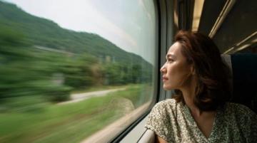 揭秘贵阳至宜宾火车10小时之旅：高铁新城宜宾的独特魅力