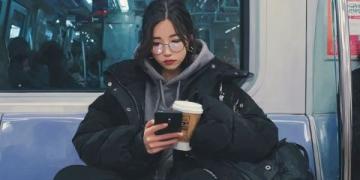 在回乌火车上与韩国夫妇偶遇：简短交谈中的文化碰撞