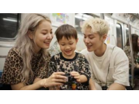 母爱无声：火车上的母子餐感动众人心