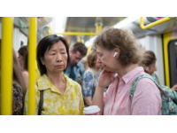 52岁携78岁老妈坐绿皮火车旅行：慢生活的温情体验