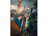 火旅行必备：探索携带酒品的规则与乐趣