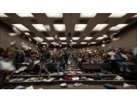年终奖发50万现金堆成墙员工乐坏了网友：别人家的公司