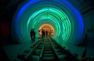 高铁穿越秦岭：40分钟跨越百公里隧道群的奇迹工程
