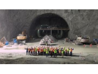 高铁穿越秦岭：40分钟跨越百公里隧道群的奇迹工程