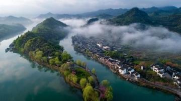 个旧市的工业遗产:姓名火车与历史印记,感受锡都的魅力