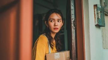 外卖小哥紧急驰援,拯救少女行程,迟到15分罚金60元,值得吗?