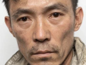 列车乘务员赵阳哽咽安抚乘客:生命至上,温暖前行