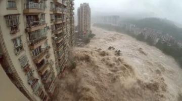 宁波地区因台风暴力来袭,交通系统遭受重创。