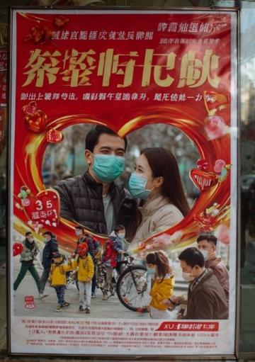 谷城一中三位老师的暖心一幕发生在高铁上