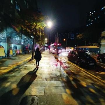 江西九江“脱鞋事件”:公共场合的文明素养与边界感