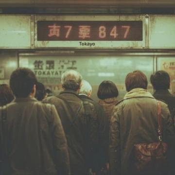 节假期间部分列车延误现象常见