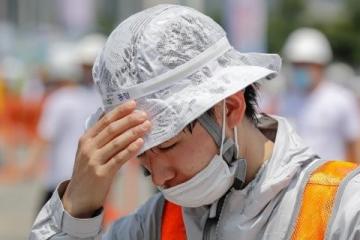 农民工难题:火车站拒绝带工具上车
