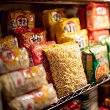 一盒泡面、一杯热水，一种让人回味无尽的怀旧情感
