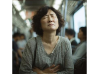 被困两天两夜无水无粮在火车上的绝望经历