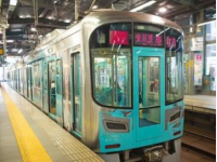 K1373列车故障引发乘客破窗，高温下紧急通风引热议