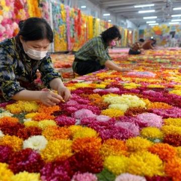 体验西宁火车站的“春运”模式:夏日避暑游客爆满!
