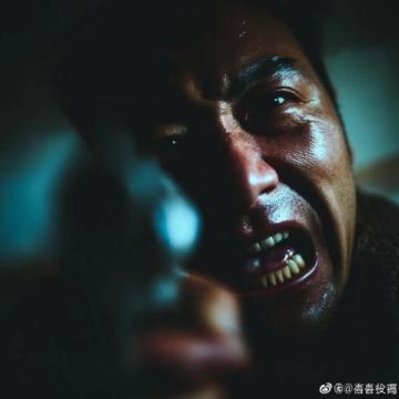 重逢泪盈眶:石晶与胡达凯七年后的火车邂逅感动无数心灵