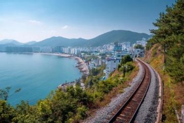 探索火車的悠閑之旅：沿途風(fēng)光、人文交流與內(nèi)心世界的故事