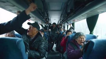 呼和浩特列車驚現(xiàn)突發(fā)狀況：老人胃痛面色慘白
