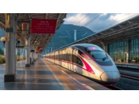 我國(guó)的高鐵列車(chē)均為我國(guó)引進(jìn)消化吸收和自創(chuàng)的技術(shù)