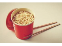 高鐵泡面風(fēng)波：捍衛(wèi)個(gè)人自由還是維護(hù)公共秩序？