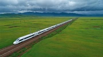 2025年春运首趟高铁列车出发_春运列车出发