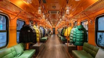青藏铁路春运期间列车员守夜保安全