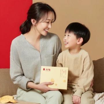 河南高铁售货员诚实行推销，孕妇被感动仍买单