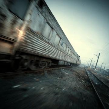 列车安全运行的秘密：为何不脱轨