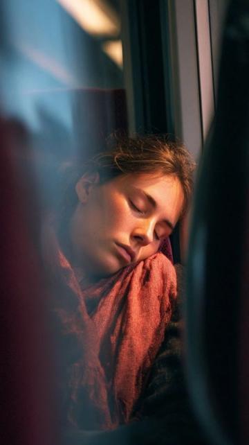 晚来枕上起梦,梦中列车如约而至.