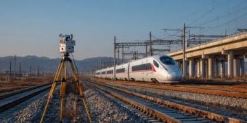 揭秘中国高铁上天智慧：天价高架桥的三重优势与长远考量