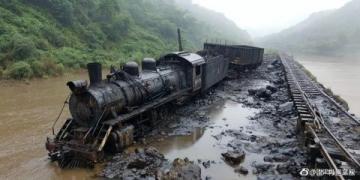 中国铁路通史：一辆载满希望的火车