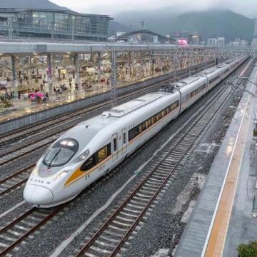 东莞火车站迎来首趟临时客车