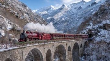 探索瑞士：亲历阿尔卑斯山脉梦幻火车之旅