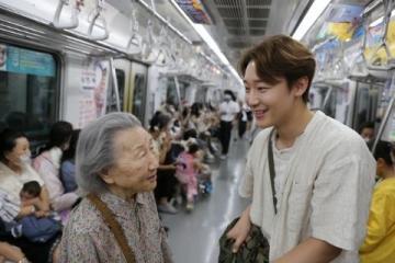 K507列车上：一次温馨的人性瞬间，传递爱与希望