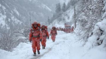 昆明凌晨火车事故11死：家庭破碎，安全问题警钟长鸣