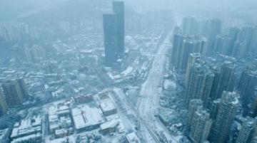 郑州火车站因大雪多趟列车晚点
