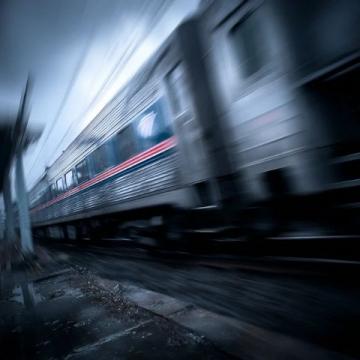 错过列车的痛苦:源于追逐还是期望?