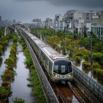 南阳火车站一天40趟普速列车进出,保障千里之外的人流