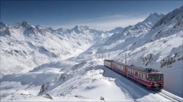 瑞士创最长客运列车世界纪录：1.9公里阿尔卑斯山脉之旅