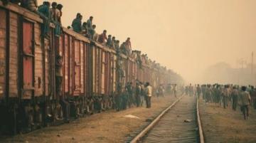 惊险86秒！站台边缘的生死救援：小童跌落瞬间列车即将启动