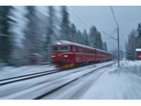 生死时速：86秒救险发生在列车发车前瞬间