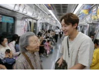 K507列车上：一次温馨的人性瞬间，传递爱与希望