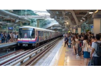 地铁1号线首列车到达东莞 地铁列车东莞