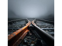 列车上的意外：一场心碎事故下的信任与救助探讨