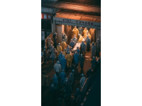 86秒生死救援！工作人员紧急抢救跌落站台幼童成功脱险