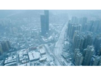 郑州火车站因大雪多趟列车晚点