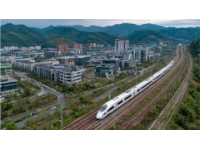 中国首列氢能文旅列车“氢春号”正式下线