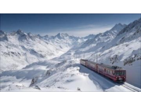 瑞士创最长客运列车世界纪录：1.9公里阿尔卑斯山脉之旅