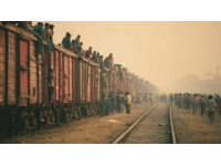 惊险86秒！站台边缘的生死救援：小童跌落瞬间列车即将启动